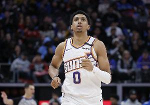 开云体育下载-布克谈邓恩隔扣字母哥：运动能力的较量 瑞安是第1个让字母吃瘪的