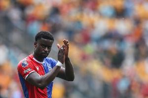 开云体育下载-告别前奏？水晶宫队史首场欧战胜利后，格伊让镜头拍其他队友