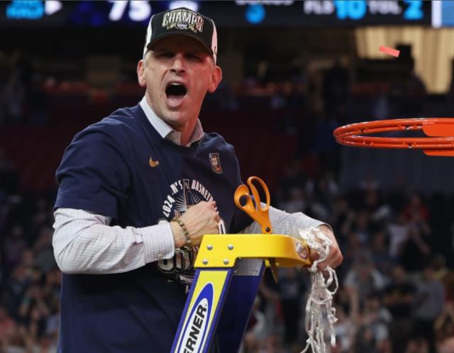 开云-1亿美元天价请神！康大教练为何让湖人如此痴狂？